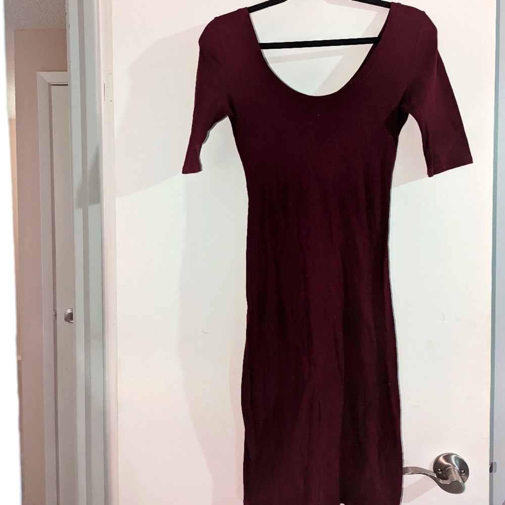Maroon coloured Midi length Short Sleeve Dress